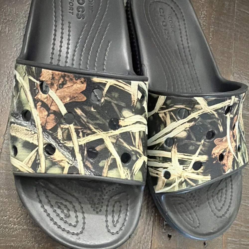 Crocs Camo/Black Slide Sandals Slip On  M7 W9 Unisex Hunting Outdoor Casual